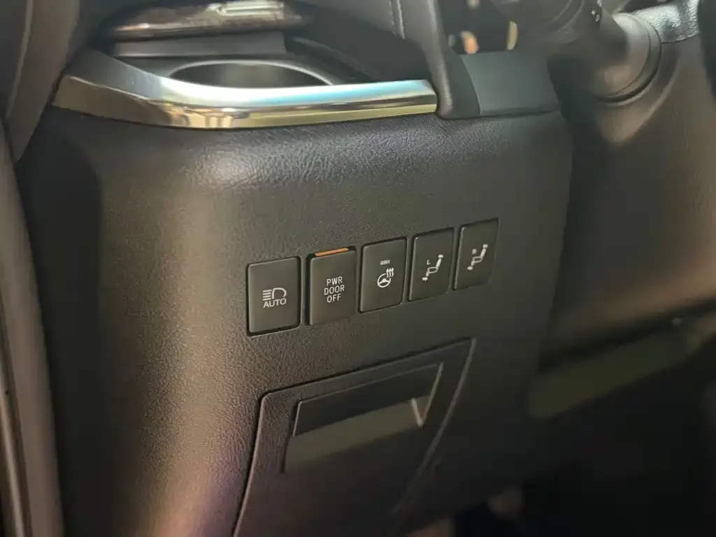 Toyota Vellfire — фото 2