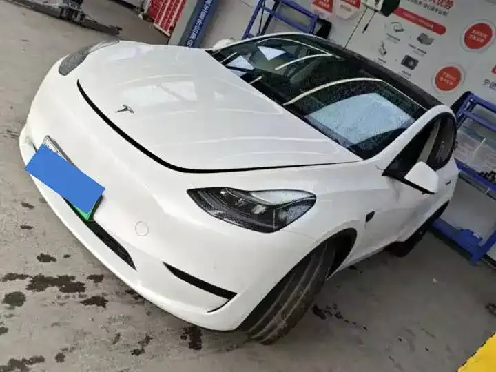 Tesla Model Y — фото 1