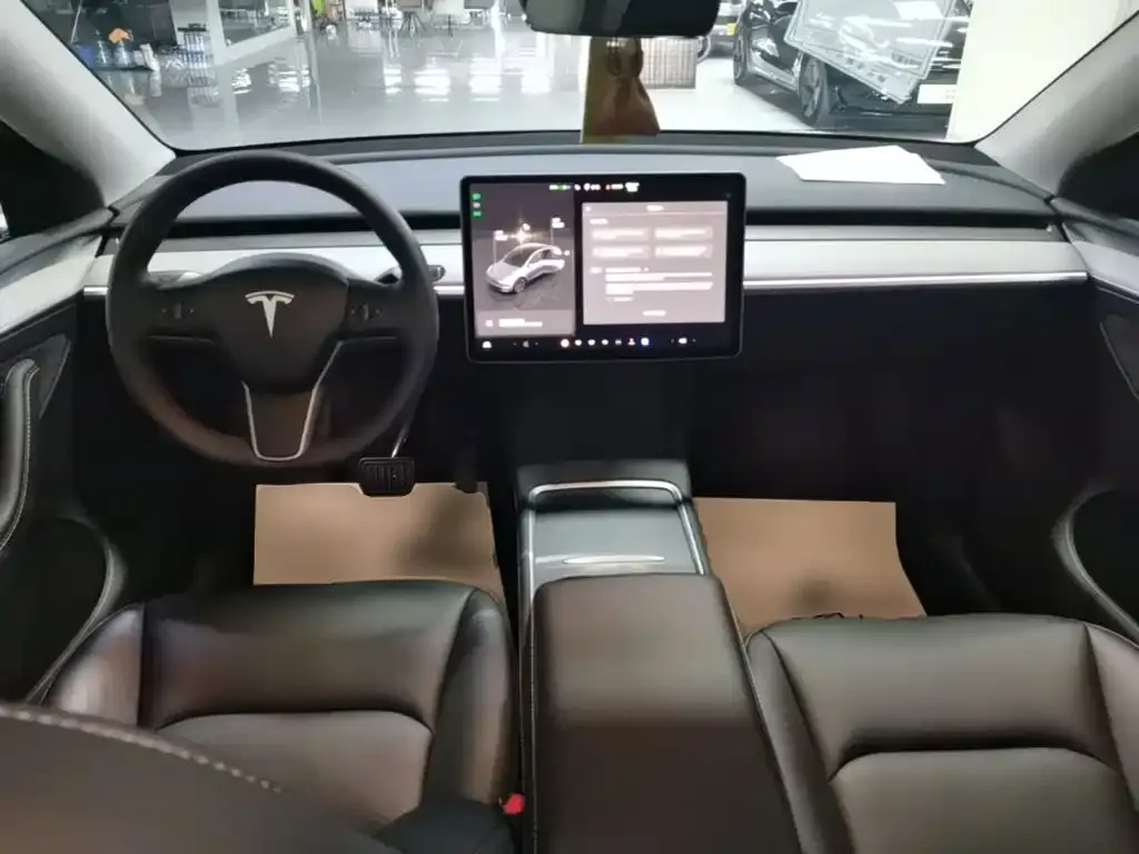 Tesla Model Y — фото 2