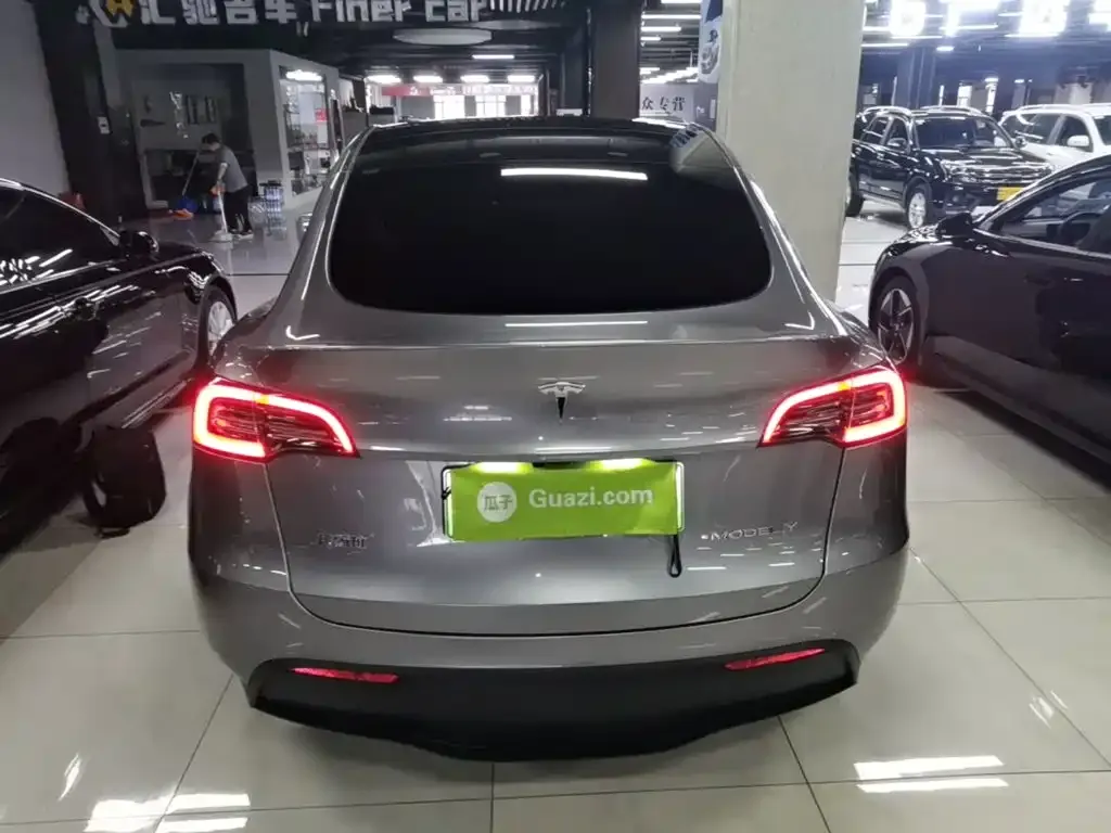 Tesla Model Y — фото 8
