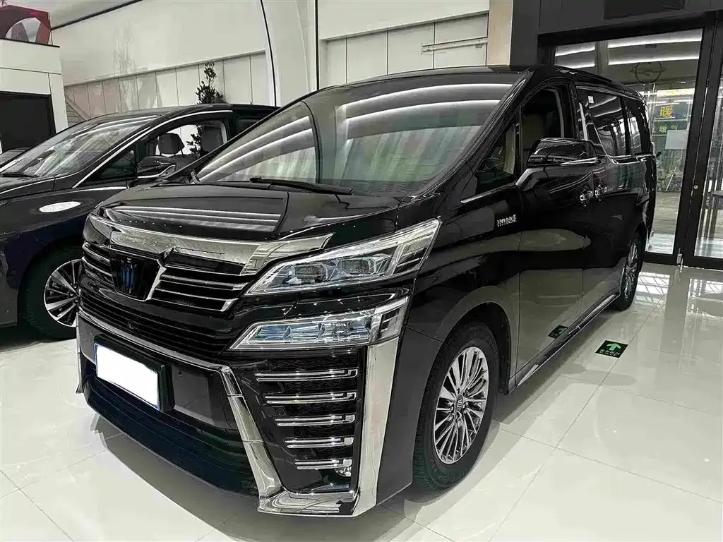 Toyota Vellfire — фото 1