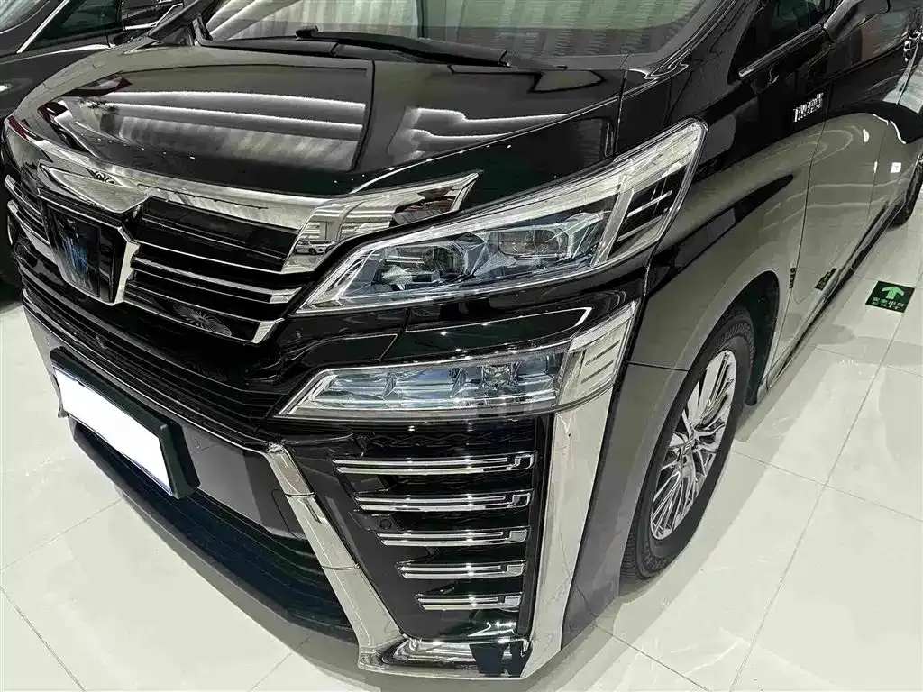 Toyota Vellfire — фото 2