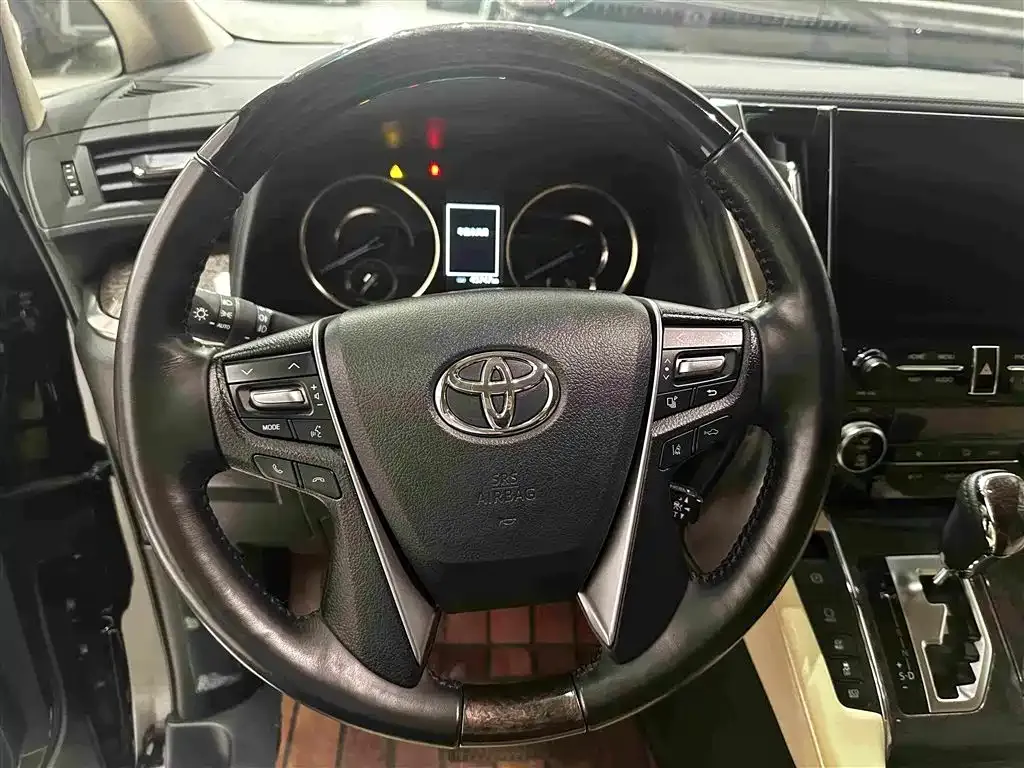 Toyota Vellfire — фото 5