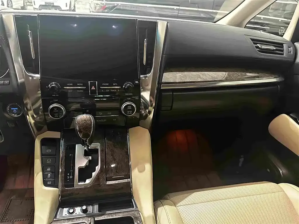 Toyota Vellfire — фото 10