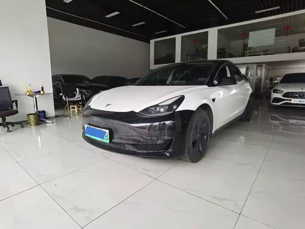 Tesla Model 3 — фото 1