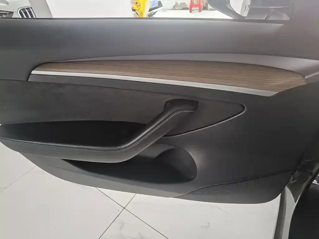Tesla Model 3 — фото 2