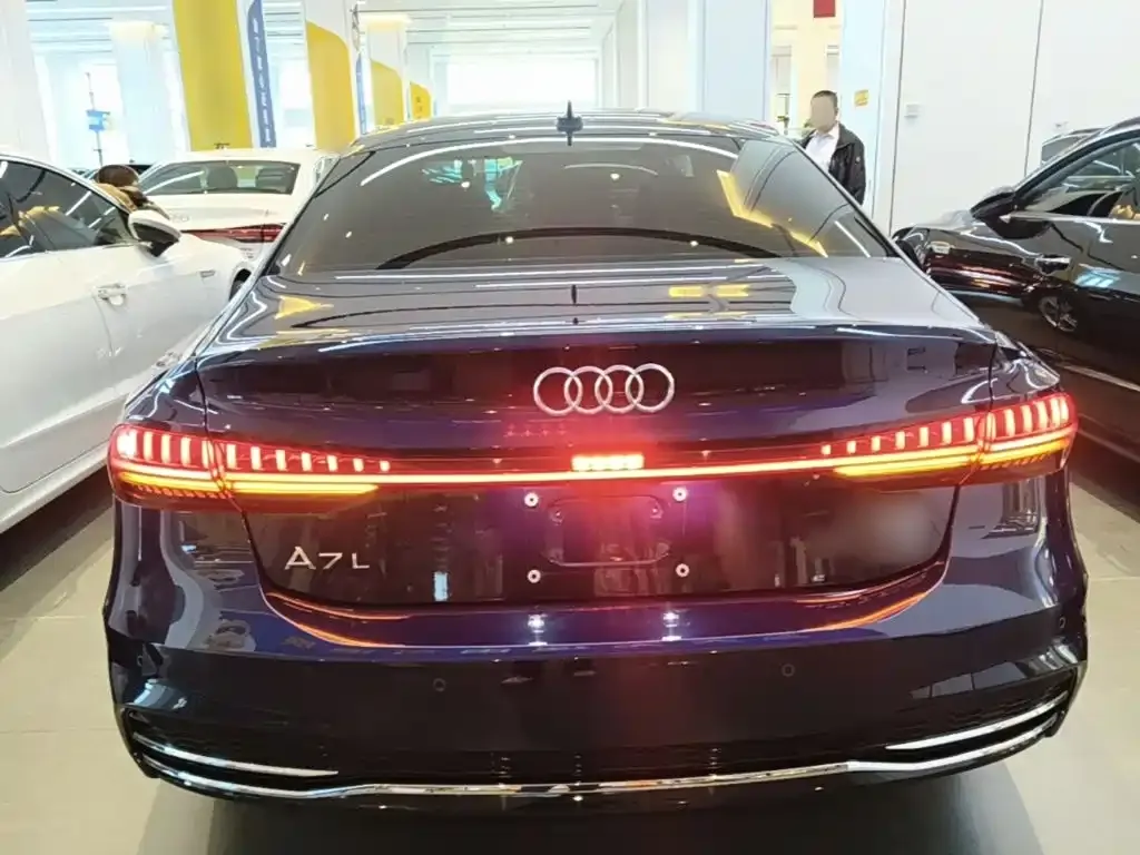 Audi A7L — фото 9