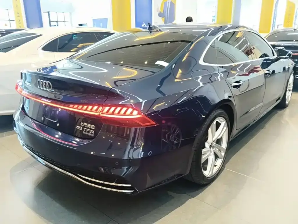 Audi A7L — фото 2