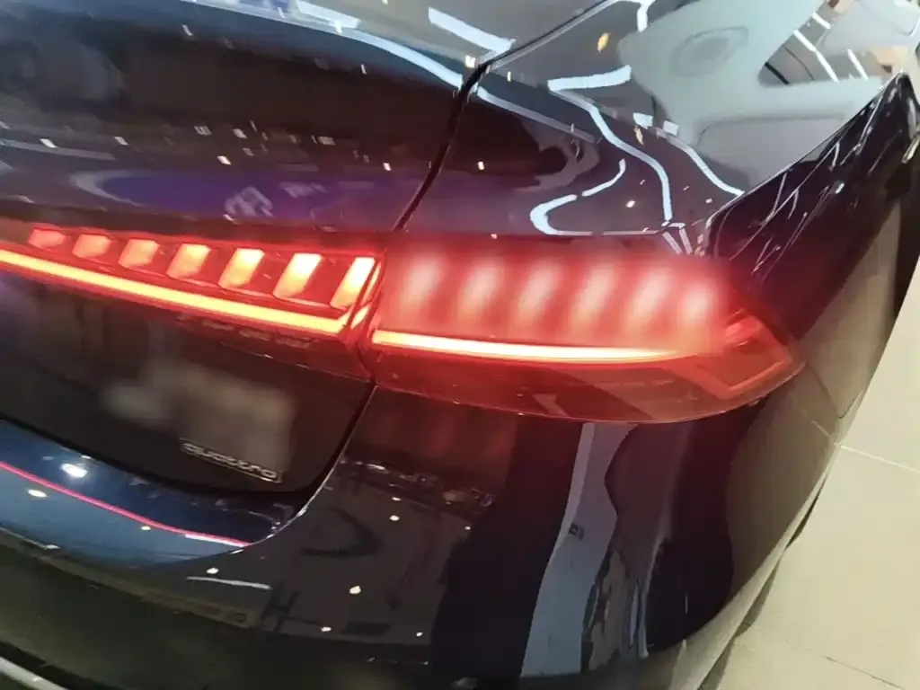 Audi A7L — фото 8