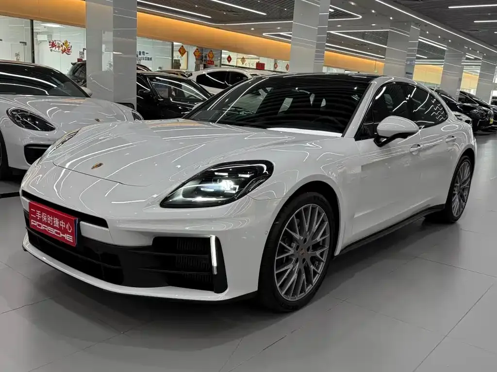 Porsche Panamera — фото 1