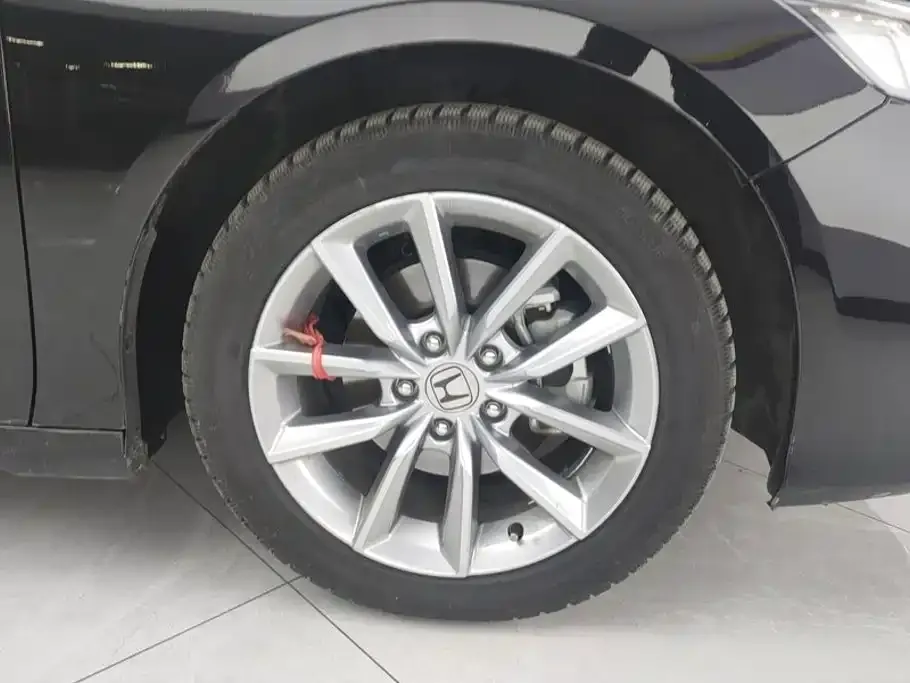 Honda Accord — фото 10