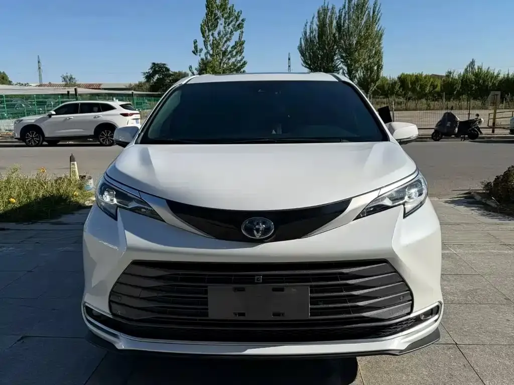Toyota Sienna — фото 7