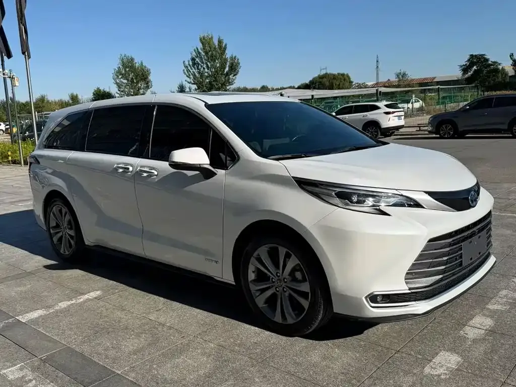 Toyota Sienna — фото 6