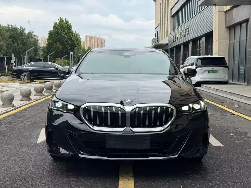 BMW 5 Series — фото 9
