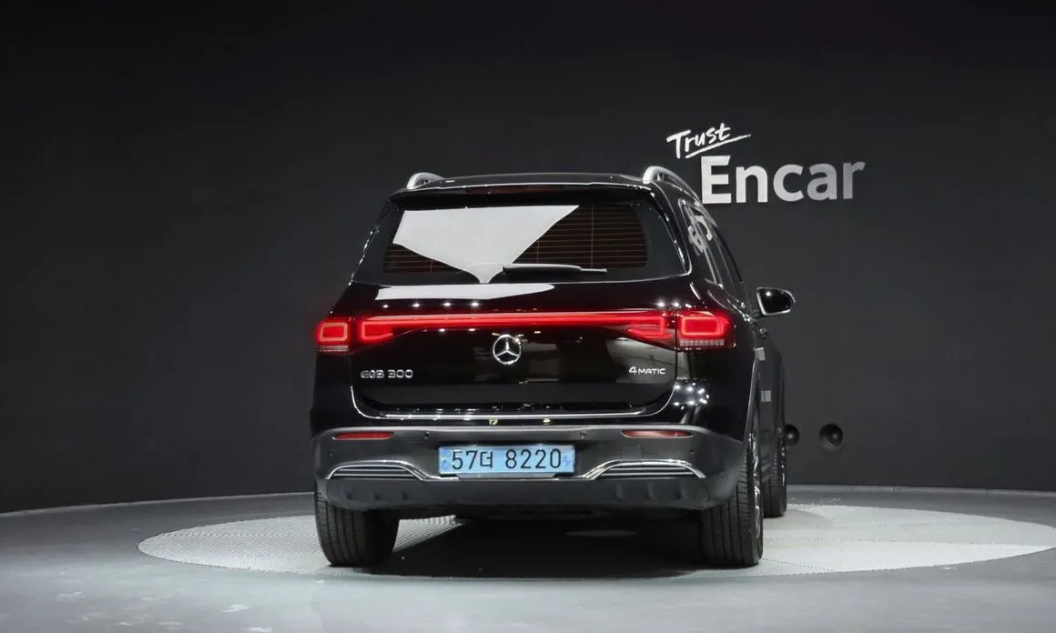 Mercedes-Benz EQB — фото 8