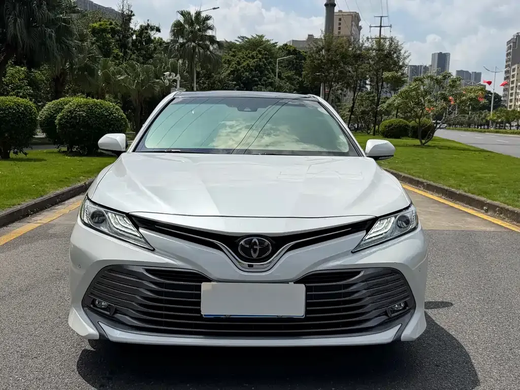 Toyota Camry — фото 8