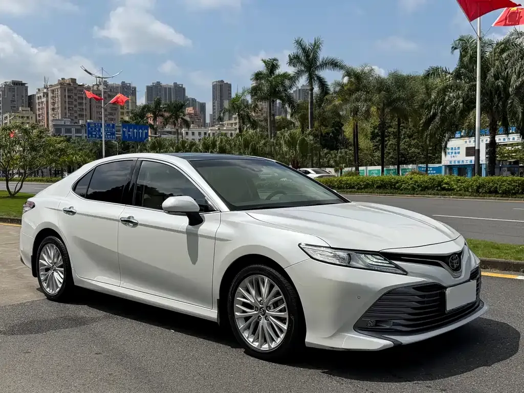 Toyota Camry — фото 6