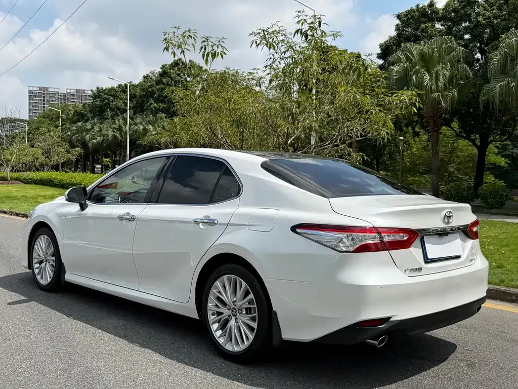 Toyota Camry — фото 9