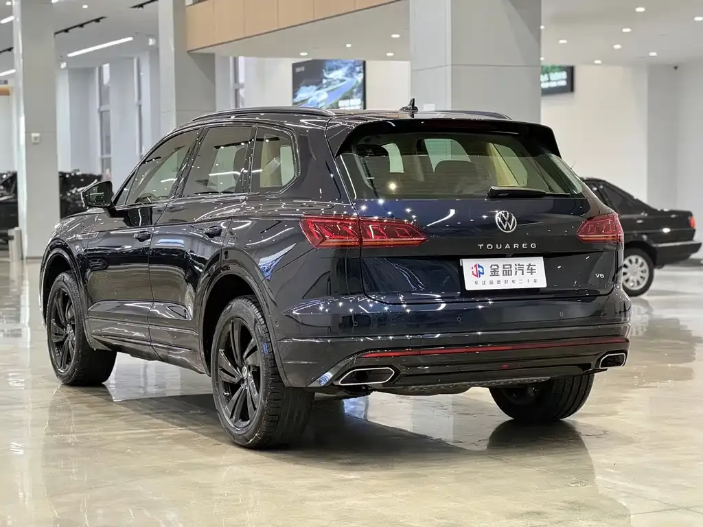 Volkswagen Touareg — фото 10