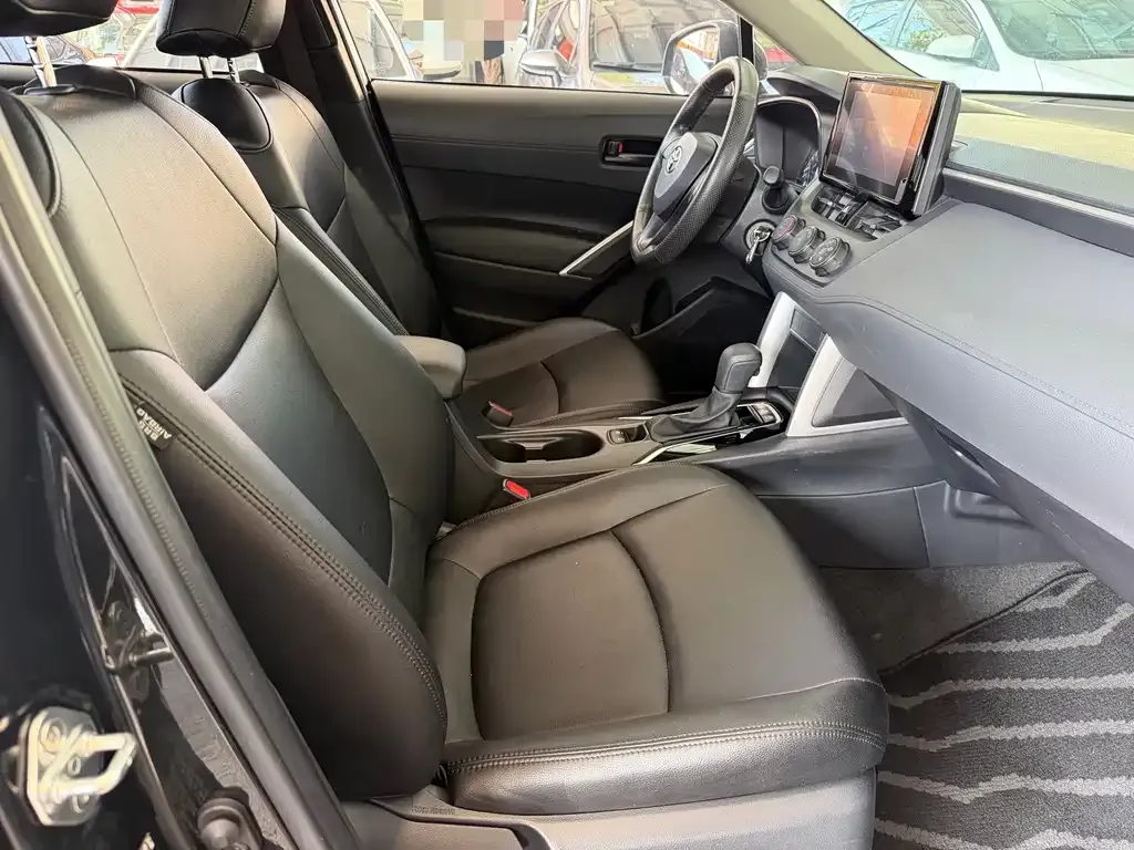 Toyota Corolla Cross — фото 2