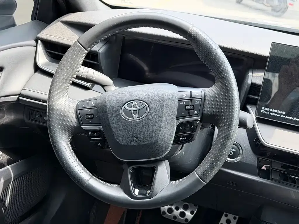 Toyota Camry — фото 5
