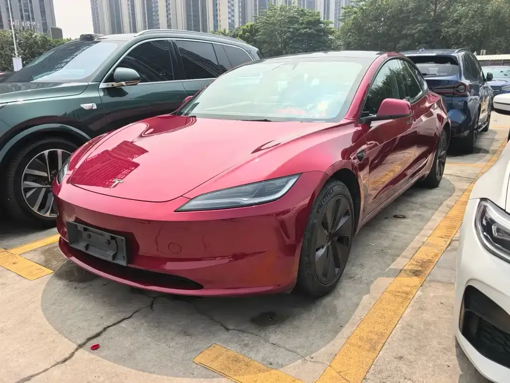 Tesla Model 3 — фото 1