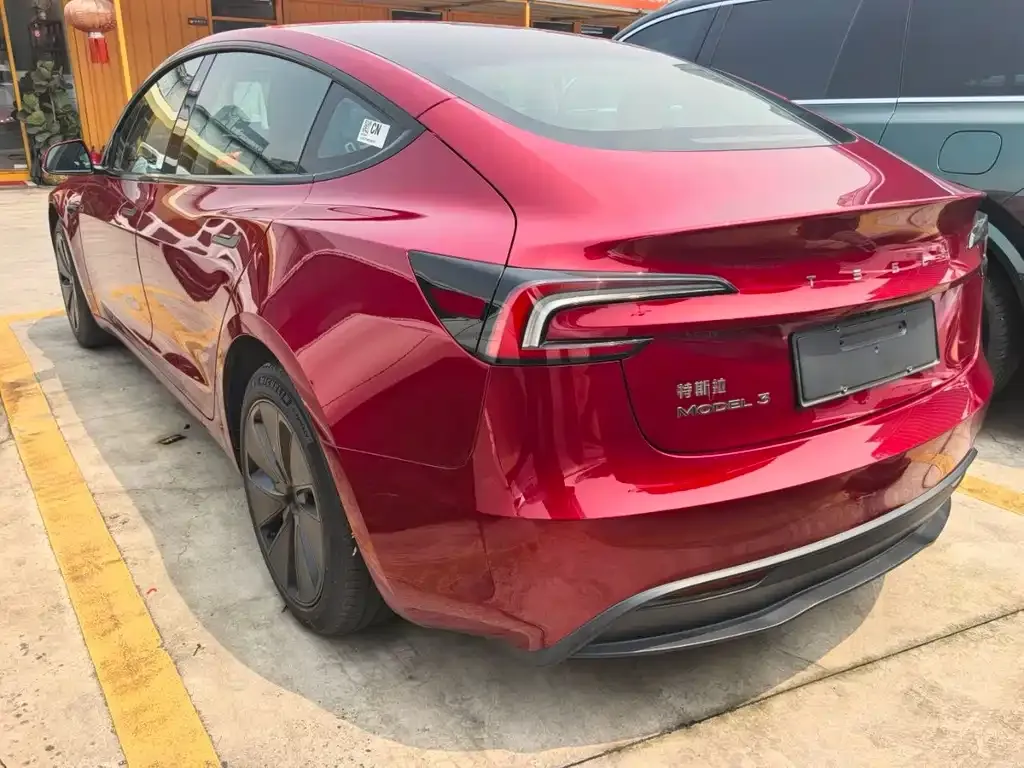 Tesla Model 3 — фото 4