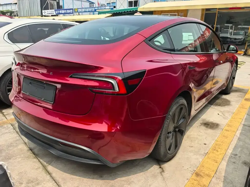 Tesla Model 3 — фото 6