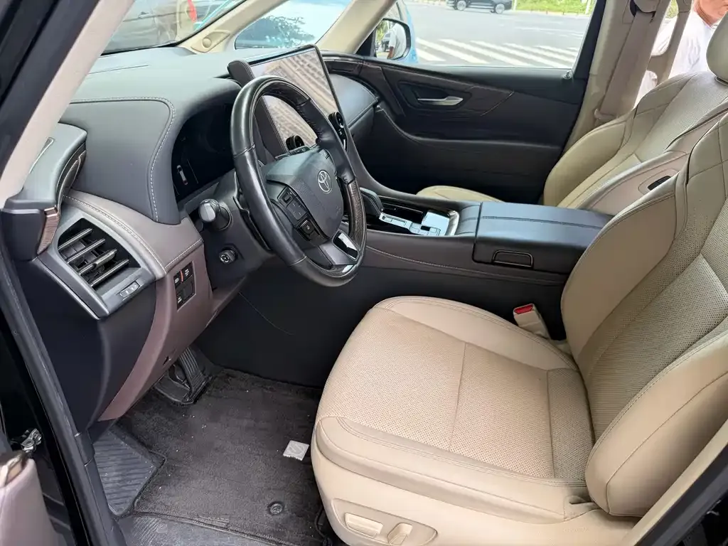 Toyota Alphard — фото 3