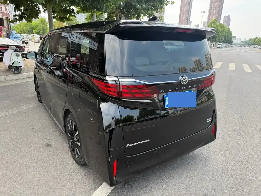 Toyota Alphard — фото 5