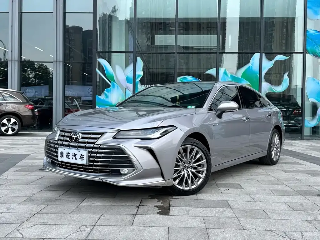 Toyota Avalon — фото 1