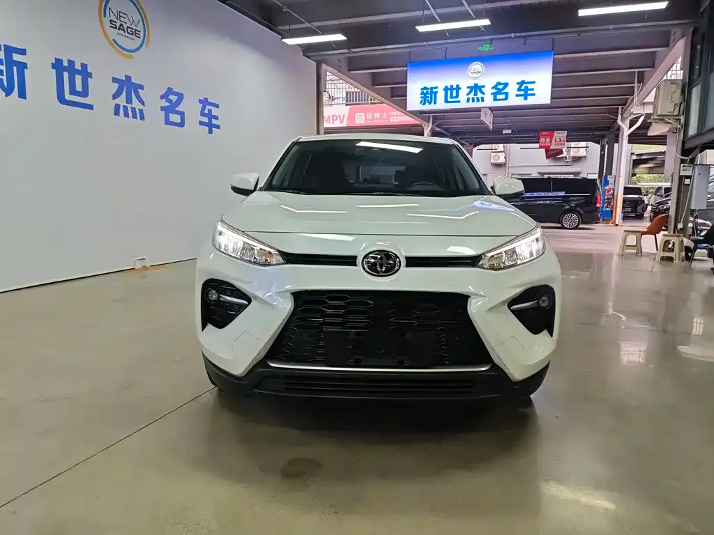 Toyota Wildlander — фото 9