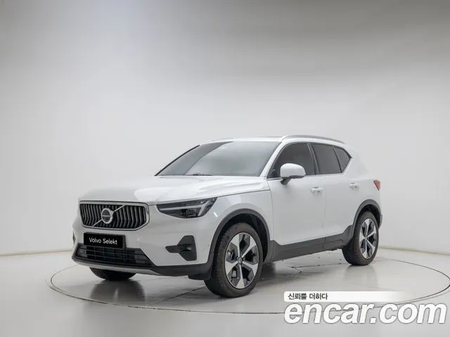 Volvo XC40 — фото 1