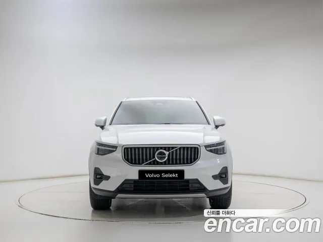 Volvo XC40 — фото 5