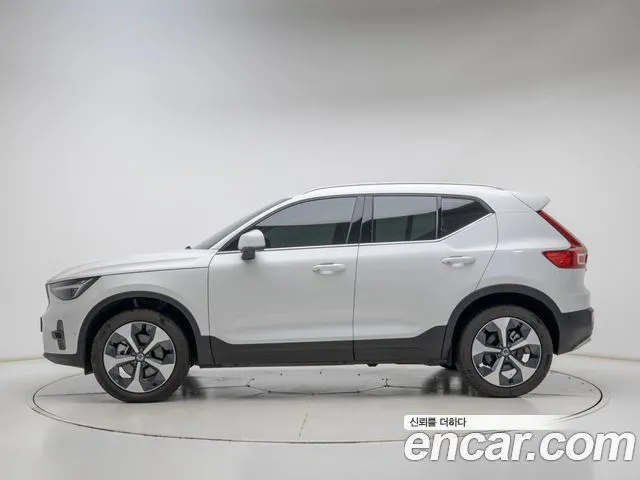 Volvo XC40 — фото 8