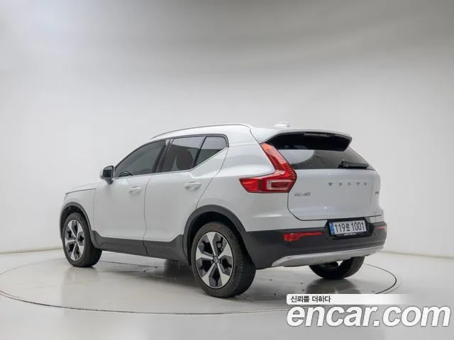Volvo XC40 — фото 4