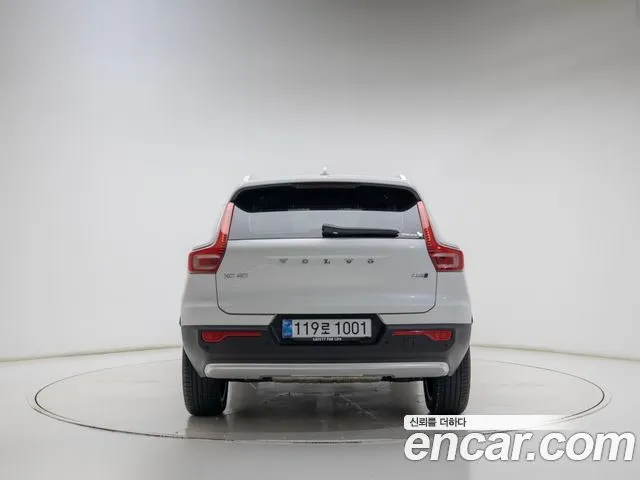 Volvo XC40 — фото 2