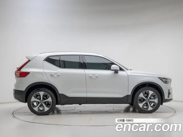 Volvo XC40 — фото 3