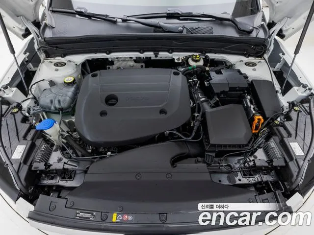 Volvo XC40 — фото 10