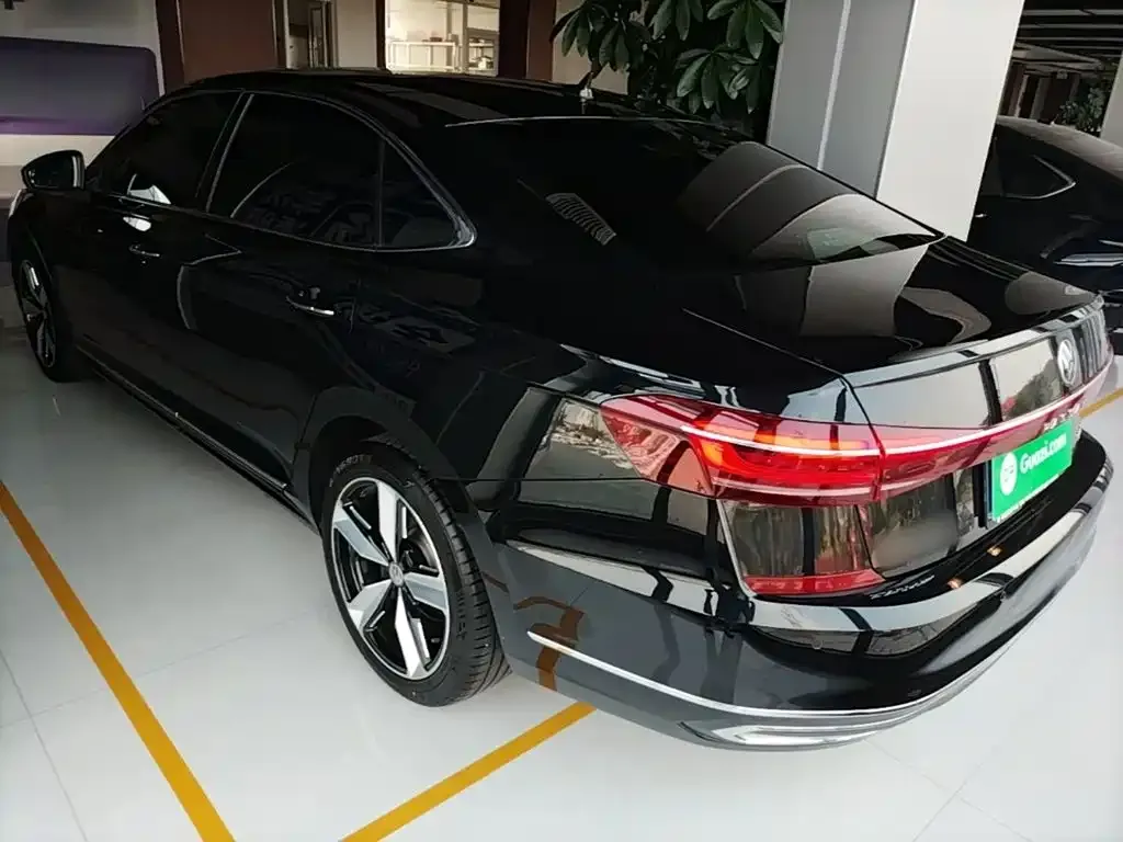 Volkswagen Passat — фото 10