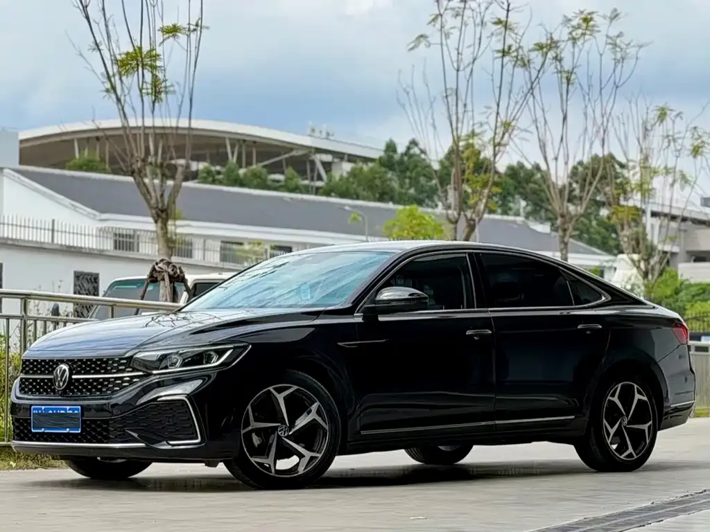 Volkswagen Passat — фото 1