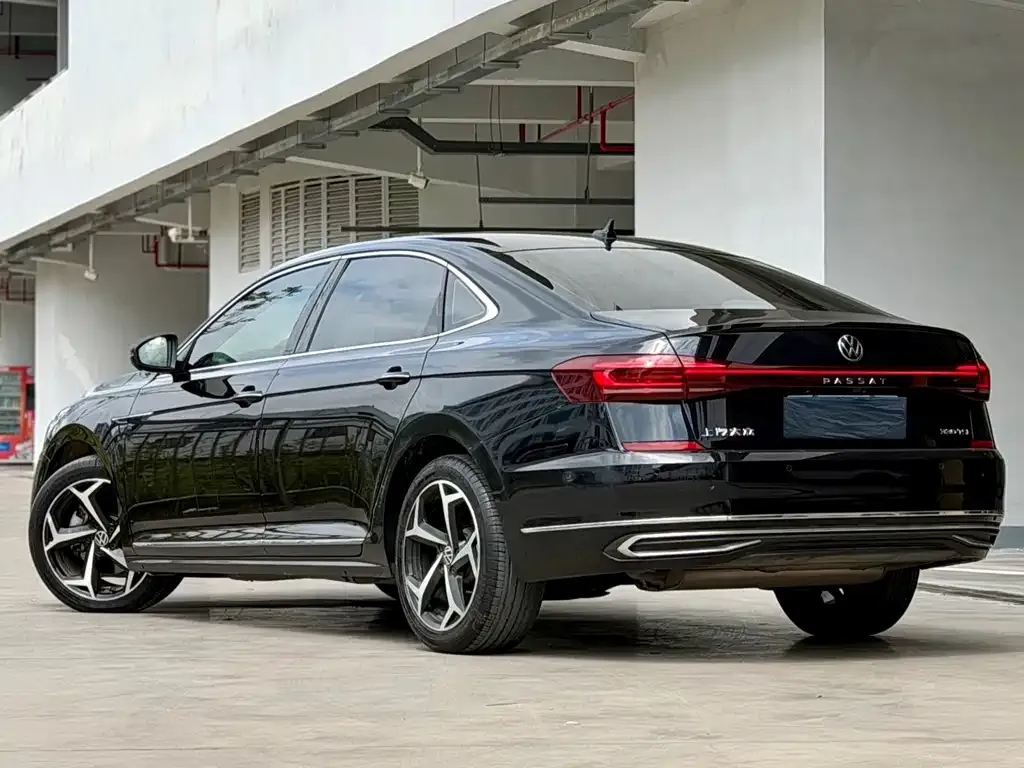 Volkswagen Passat — фото 8