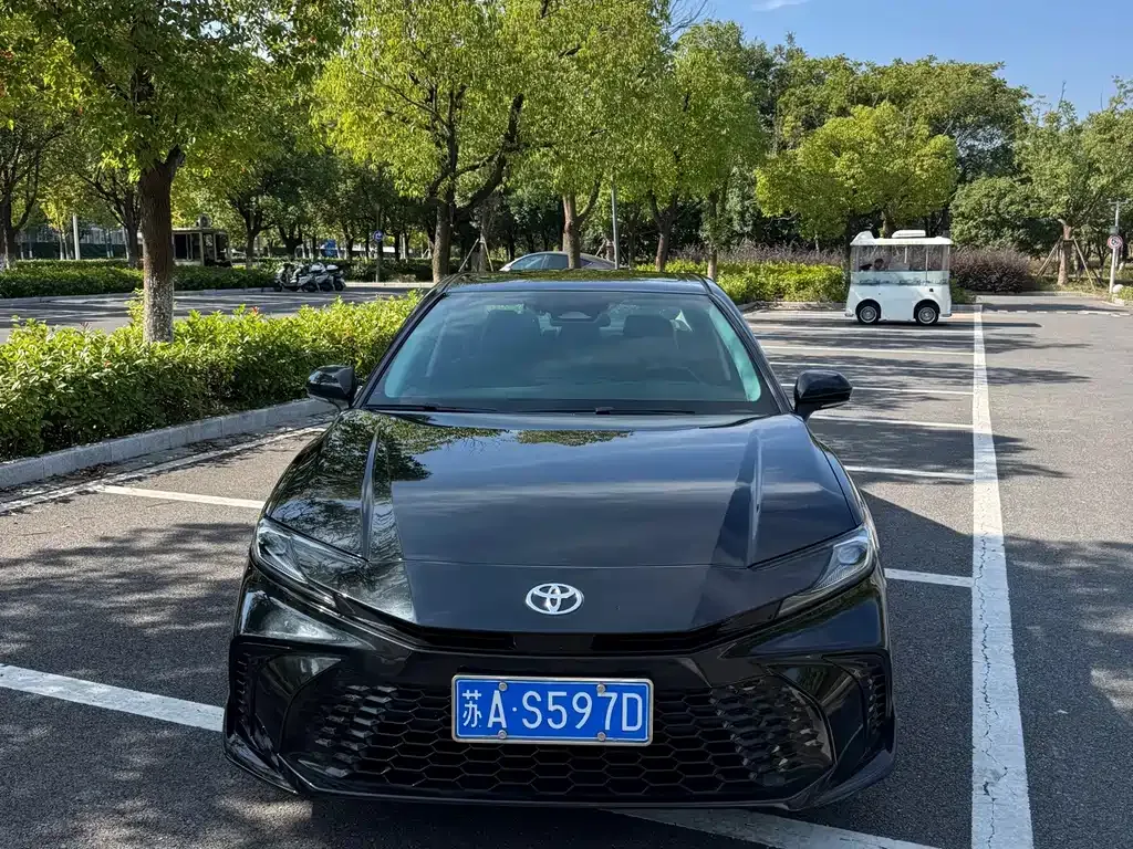 Toyota Camry — фото 5