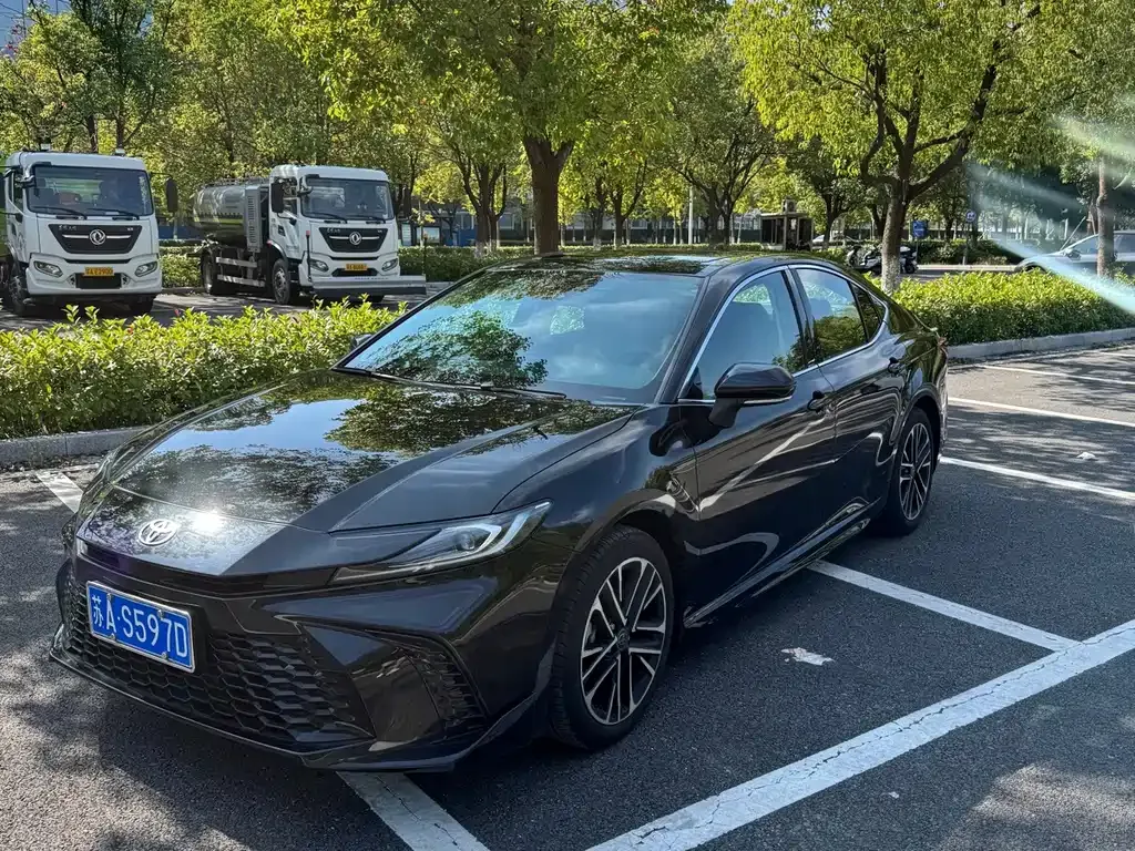 Toyota Camry — фото 10