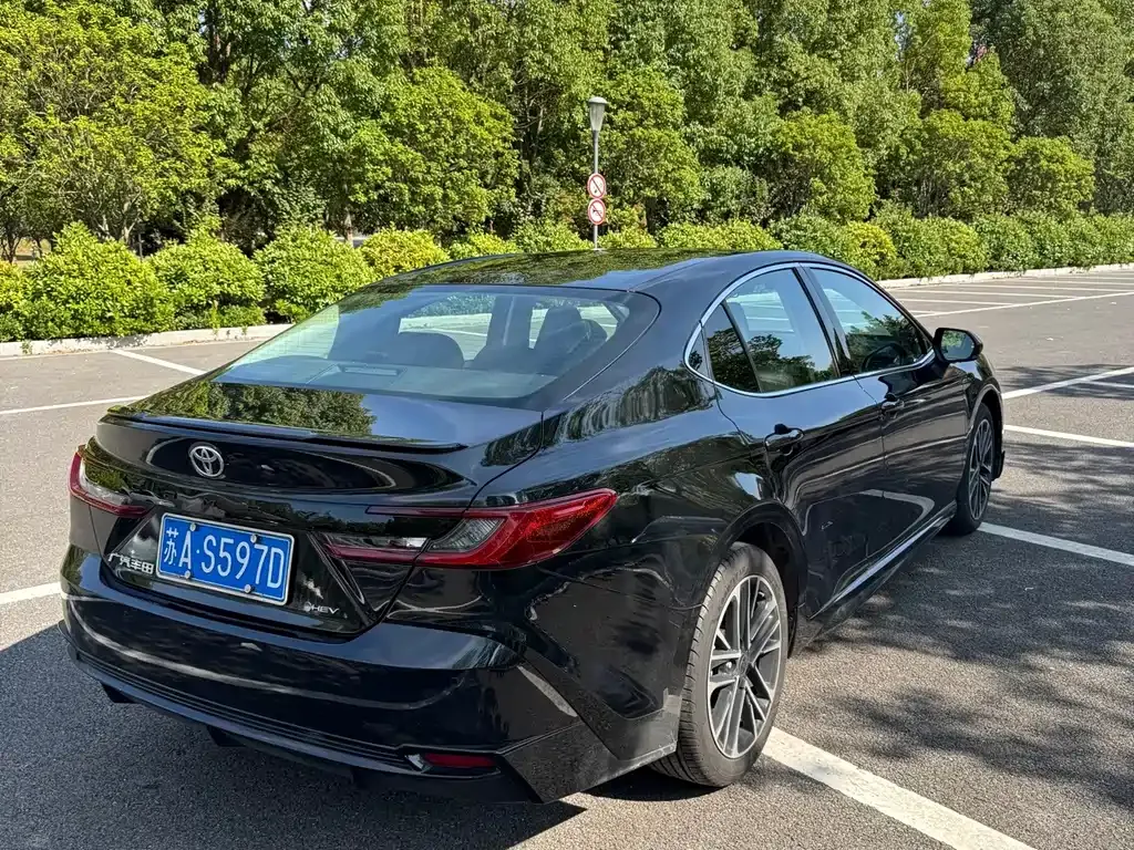 Toyota Camry — фото 9