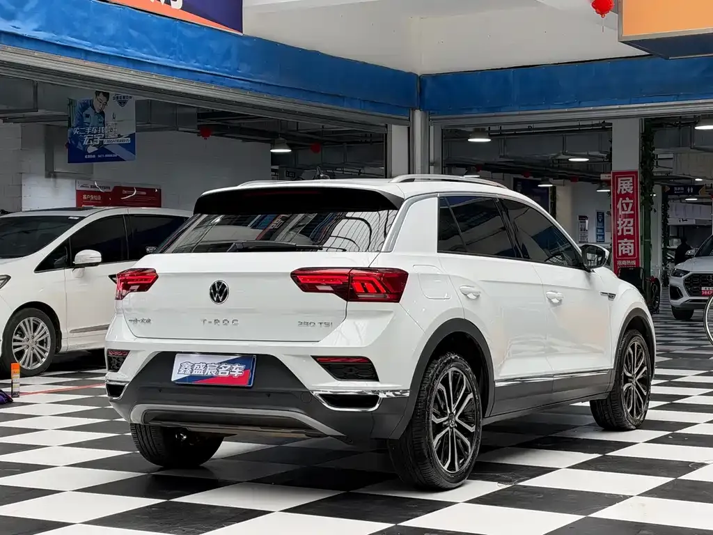 Volkswagen T-Roc — фото 6