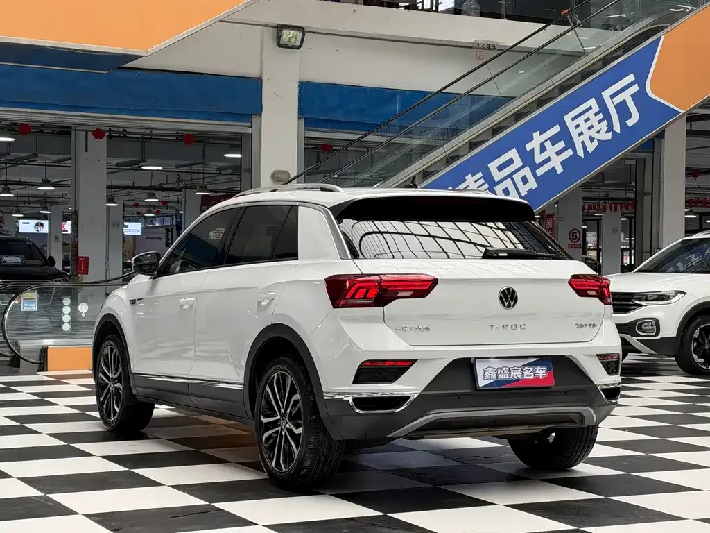 Volkswagen T-Roc — фото 10