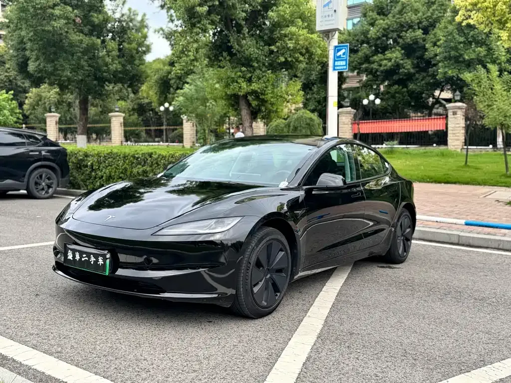 Tesla Model 3 — фото 1
