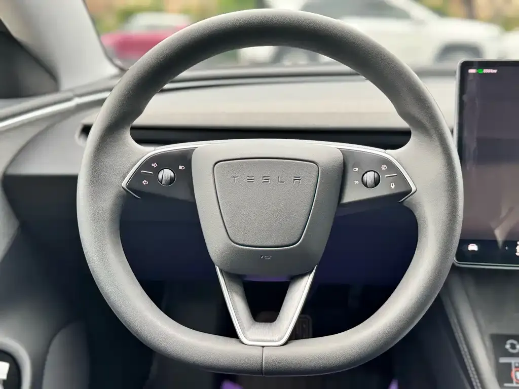Tesla Model 3 — фото 3