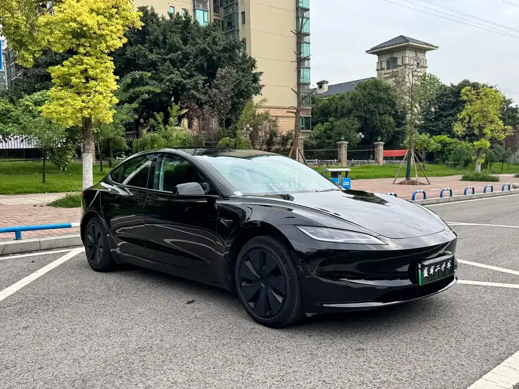 Tesla Model 3 — фото 10